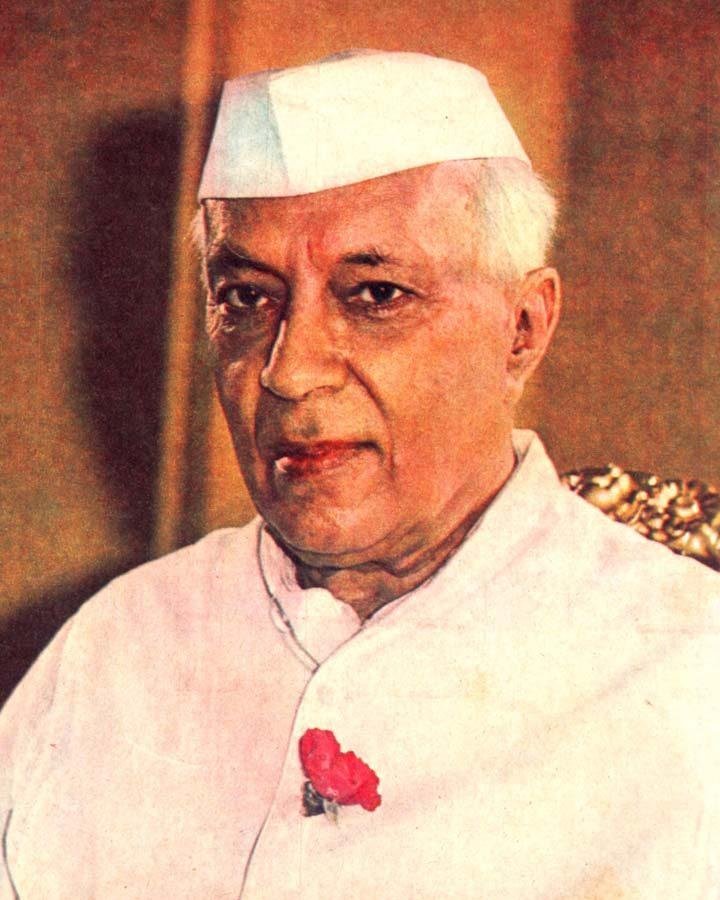 पंडित जवाहरलाल नेहरू, भारताचे पहिले पंतप्रधान.