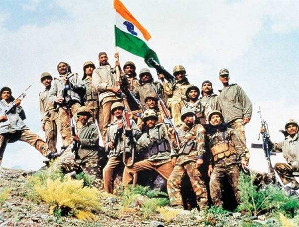 भारत-पाकिस्तानमध्ये कारगिल युद्धाची सुरुवात.