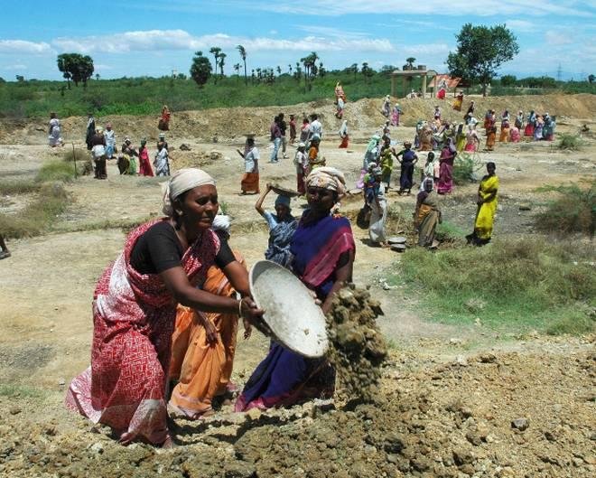 ग्रामीण कारागिरांना सुधारित साधनांचा संच पुरवणारी योजना