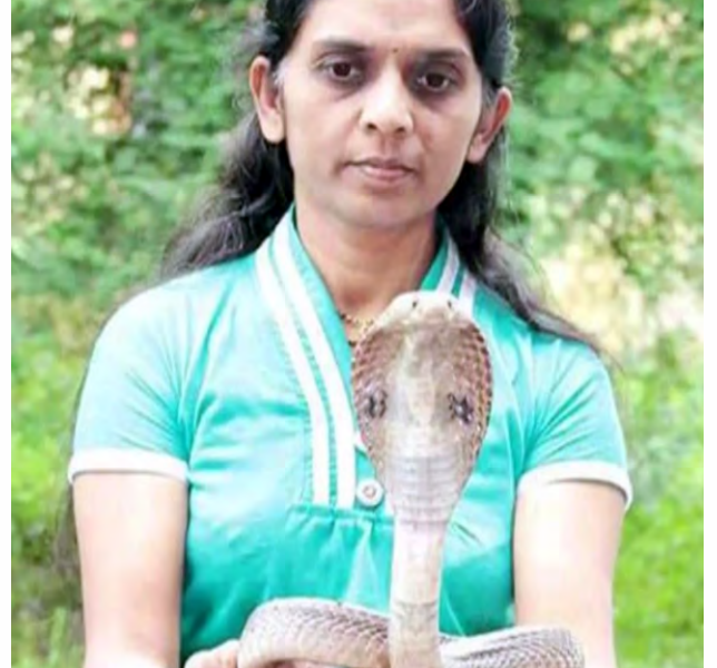 Vanita Jagdeo Borade - First Woman Snake Rescuer