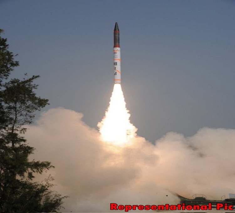 इंटरमीडिएट रेंज बॅलिस्टिक क्षेपणास्त्र, अग्नी-4 ची यशस्वी चाचणी.