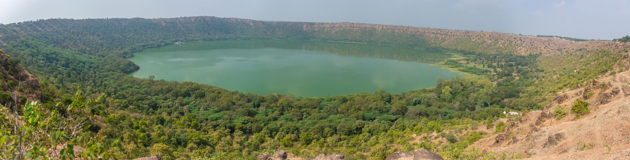 लोणार विवर व अभयारण्य परिसर, AI generated